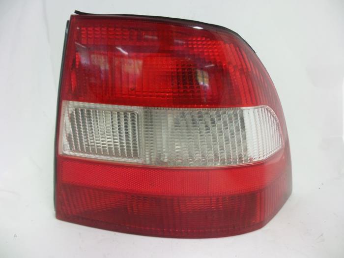 Rücklicht rechts van een Opel Vectra B (36) 1.7 TD 1996