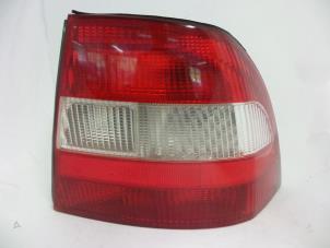 Gebrauchte Rücklicht rechts Opel Vectra B (36) 1.7 TD Preis € 15,00 Margenregelung angeboten von Autobedrijf Broekhuis B.V.