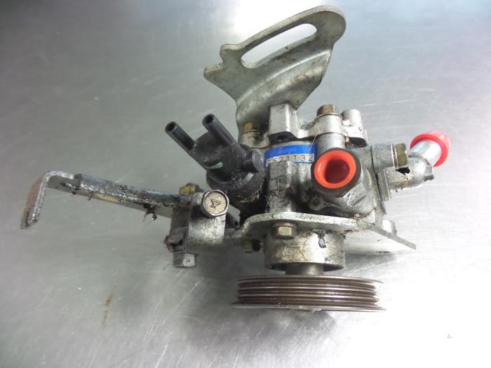 Begagnade Servostyrningspump Daihatsu Charade (G200/201/202/203/204) 1.3i TX/CX 16V Pris € 25,00 Marginaltabell erbjuds av Autobedrijf Broekhuis B.V.