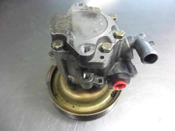 Power steering pump from a Alfa Romeo 156 (932) 2.0 Twin Spark 16V 1999