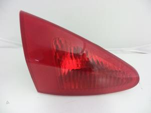 Used Taillight, left Alfa Romeo 147 (937) 2.0 Twin Spark 16V Price € 12,50 Margin scheme offered by Autobedrijf Broekhuis B.V.