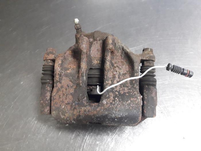 Gebrauchte Bremszange links vorne Mercedes 190 D (W201) 2.0 D Preis € 15,00 Margenregelung angeboten von Autobedrijf Broekhuis B.V.