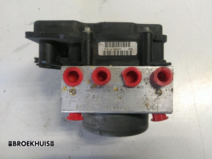 ABS-pump från en Renault Twingo (C06) 1.2 2007