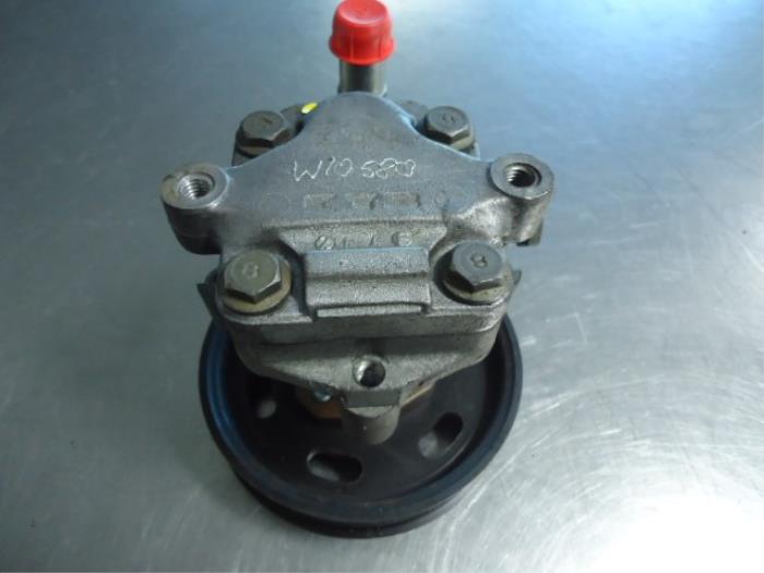 Usagé Pompe de direction Seat Cordoba Vario Facelift (6K5) 1.6 Prix € 20,00 Règlement à la marge proposé par Autobedrijf Broekhuis B.V.