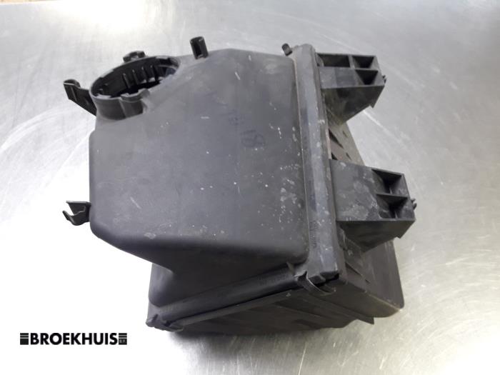 Begagnade Luftfilterhus Audi A6 Avant (C5) 2.5 TDI V6 24V Pris € 15,00 Marginaltabell erbjuds av Autobedrijf Broekhuis B.V.