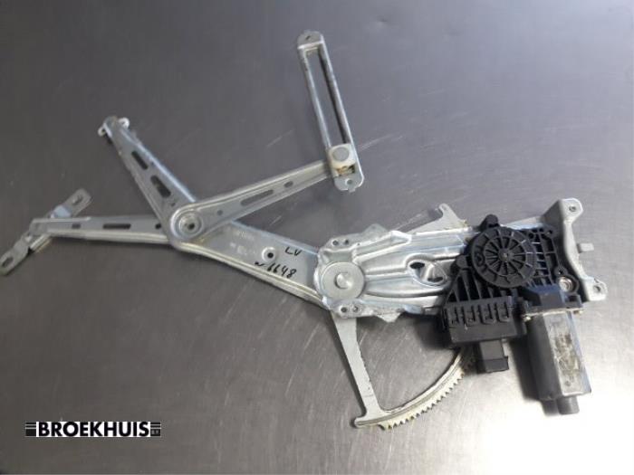 Moteur de vitre de déflecteur