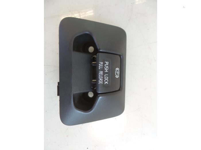 Gebrauchte Handbremse Schalter Volvo V60 I (FW/GW) 1.6 DRIVe Preis € 40,00 Margenregelung angeboten von Autobedrijf Broekhuis B.V.