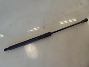Used Rear gas strut, left Toyota Avensis Wagon (T27) 2.0 16V D-4D-F Price € 10,00 Margin scheme offered by Autobedrijf Broekhuis B.V.