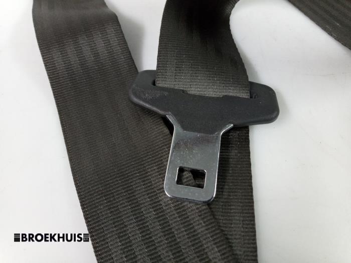Front seatbelt, right from a Fiat Punto II (188) 1.4 16V 2005