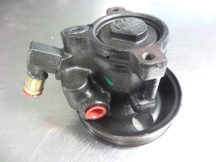 Usagé Pompe de direction Ford Mondeo I 2.0i 16V (U9) Prix € 20,00 Règlement à la marge proposé par Autobedrijf Broekhuis B.V.