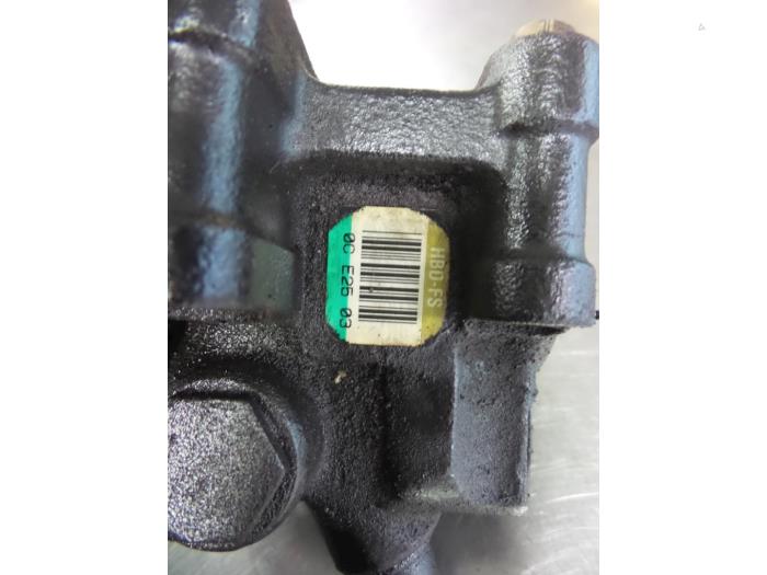 Pompe de direction d'un Ford Mondeo II Wagon 2.0i 16V 2000