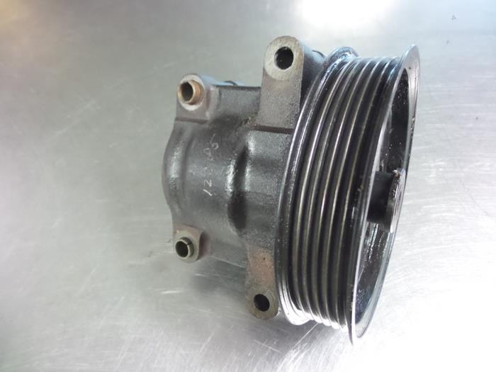 Pompe de direction d'un Ford Mondeo II Wagon 2.0i 16V 2000