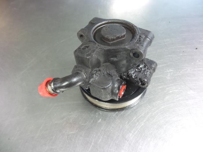 Usagé Pompe de direction Ford Mondeo II Wagon 2.0i 16V Prix € 25,00 Règlement à la marge proposé par Autobedrijf Broekhuis B.V.