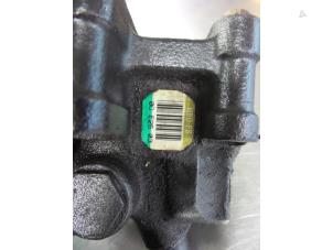 Pompe de direction d'un Ford Mondeo II Wagon 2.0i 16V 2000