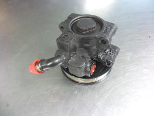 Pompe de direction d'un Ford Mondeo II Wagon 2.0i 16V 2000