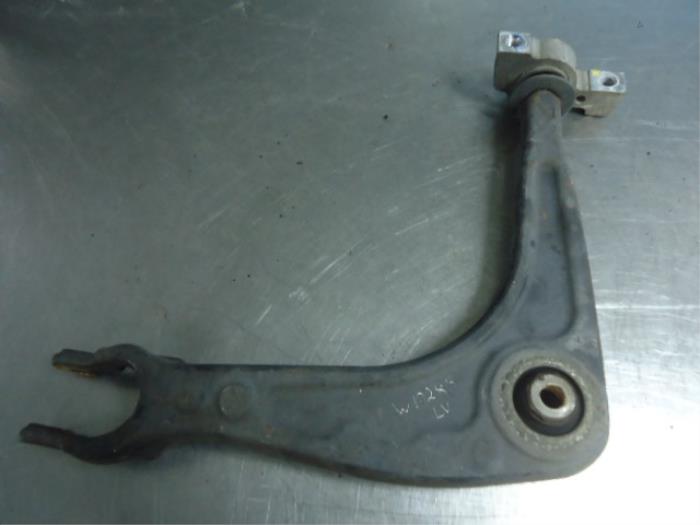 Front wishbone, left from a Peugeot 407 (6D) 1.8 16V 2004