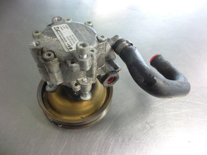 Usagé Pompe de direction Alfa Romeo 147 (937) 1.6 Twin Spark 16V Prix € 30,00 Règlement à la marge proposé par Autobedrijf Broekhuis B.V.