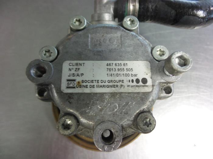 Pompe de direction d'un Alfa Romeo 147 (937) 1.6 Twin Spark 16V 2002