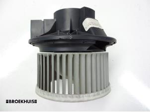 Usados Motor de ventilador de calefactor Jeep Cherokee/Liberty (KJ) 2.8 CRD 16V Precio € 40,00 Norma de margen ofrecido por Autobedrijf Broekhuis B.V.