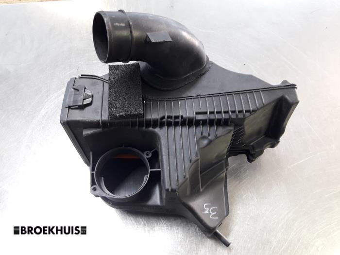 Begagnade Luftfilterhus Renault Clio III (BR/CR) 1.5 dCi FAP Pris € 25,00 Marginaltabell erbjuds av Autobedrijf Broekhuis B.V.