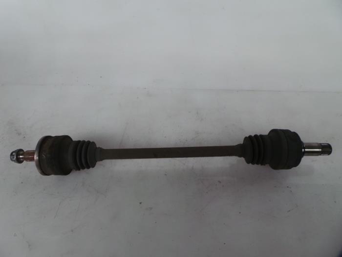 Gebrauchte Antriebswelle links hinten Mercedes C (W203) 2.0 C-180 16V Preis € 35,00 Margenregelung angeboten von Autobedrijf Broekhuis B.V.