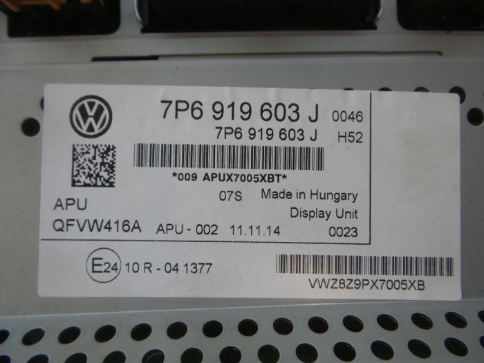 Display Multi Media control unit from a Volkswagen Touareg (7PA/PH) 3.0 TDI V6 24V BlueMotion Technology SCR 2015