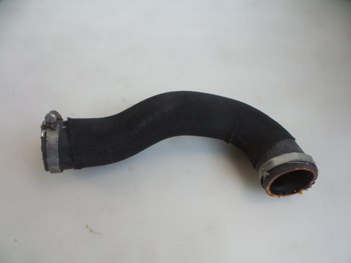 Gebrauchte Intercooler Schlauch Volkswagen Touareg (7PA/PH) 3.0 TDI V6 24V BlueMotion Technology SCR Preis € 30,00 Margenregelung angeboten von Autobedrijf Broekhuis B.V.