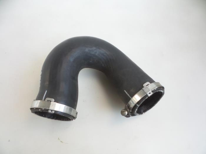 Gebrauchte Intercooler Schlauch Volkswagen Touareg (7PA/PH) 3.0 TDI V6 24V BlueMotion Technology SCR Preis € 30,00 Margenregelung angeboten von Autobedrijf Broekhuis B.V.