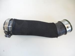 Intercooler Schlauch van een Volkswagen Touareg (7PA/PH) 3.0 TDI V6 24V BlueMotion Technology SCR 2015