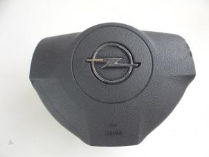 Usagé Airbag gauche (volant) Opel Zafira (M75) 1.9 CDTI Prix € 35,00 Règlement à la marge proposé par Autobedrijf Broekhuis B.V.