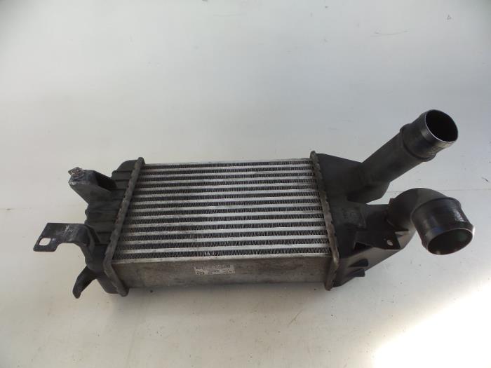 Usados Intercooler Opel Zafira (M75) 1.9 CDTI Precio € 40,00 Norma de margen ofrecido por Autobedrijf Broekhuis B.V.
