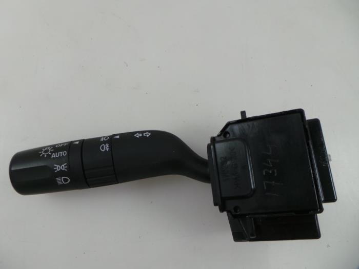 Interruptor de indicador de dirección de un Mazda 3 Sport (BL14/BLA4/BLB4) 1.6 CiTD 16V 2011