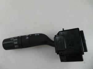 Usados Interruptor de indicador de dirección Mazda 3 Sport (BL14/BLA4/BLB4) 1.6 CiTD 16V Precio € 25,00 Norma de margen ofrecido por Autobedrijf Broekhuis B.V.