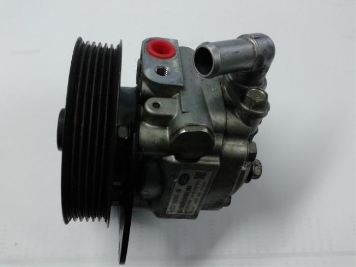 Power steering pump from a Land Rover Range Rover Sport (LS) 3.0 S TDV6 2010