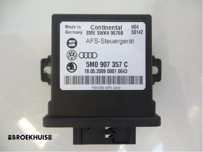 Used Volkswagen Golf VI (5K1) 2.0 TDI 16V Computer lighting module ...