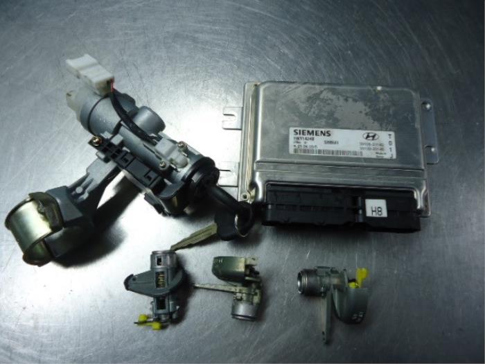 Used Injection computer Hyundai Elantra III 2.0i Price € 25,00 Margin scheme offered by Autobedrijf Broekhuis B.V.