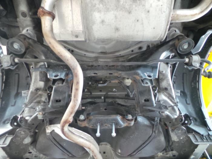 Usados Subchasis Subaru XV (GP) 2.0 AWD 16V Precio € 150,00 Norma de margen ofrecido por Autobedrijf Broekhuis B.V.