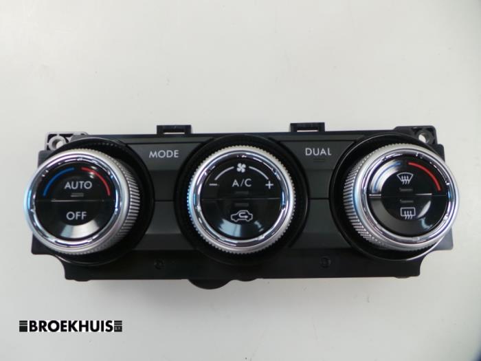 Panel de control de calefacción de un Subaru XV (GP) 2.0 AWD 16V 2014