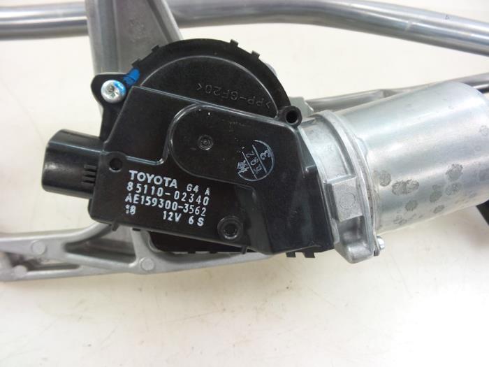 Silnik i mechanizm wycieraczki z Toyota Auris Touring Sports (E18) 1.8 16V Hybrid 2015