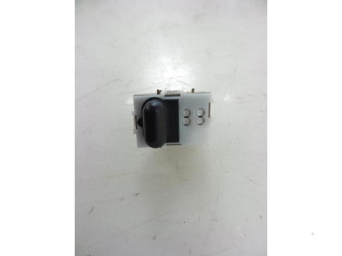 Begagnade Larmsensor Porsche 911 (996) 3.4 Carrera 4 24V Pris € 25,00 Marginaltabell erbjuds av Autobedrijf Broekhuis B.V.