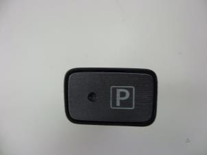 Used Parking brake switch Toyota Prius (ZVW3) 1.8 16V Plug-in Price € 10,00 Margin scheme offered by Autobedrijf Broekhuis B.V.