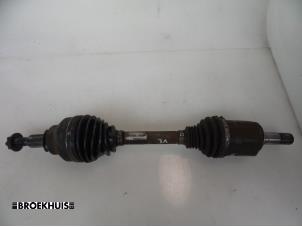 Used Front drive shaft, left Jeep Grand Cherokee (WK/WK2) 3.0 CRD V6 24V Price € 100,00 Margin scheme offered by Autobedrijf Broekhuis B.V.