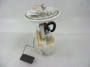 Used Electric fuel pump Smart Roadster (452.4) 0.7 Turbo Price € 35,00 Margin scheme offered by Autobedrijf Broekhuis B.V.