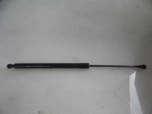 Used Rear gas strut, right Renault Scénic III (JZ) 1.5 dCi 110 Price € 10,00 Margin scheme offered by Autobedrijf Broekhuis B.V.