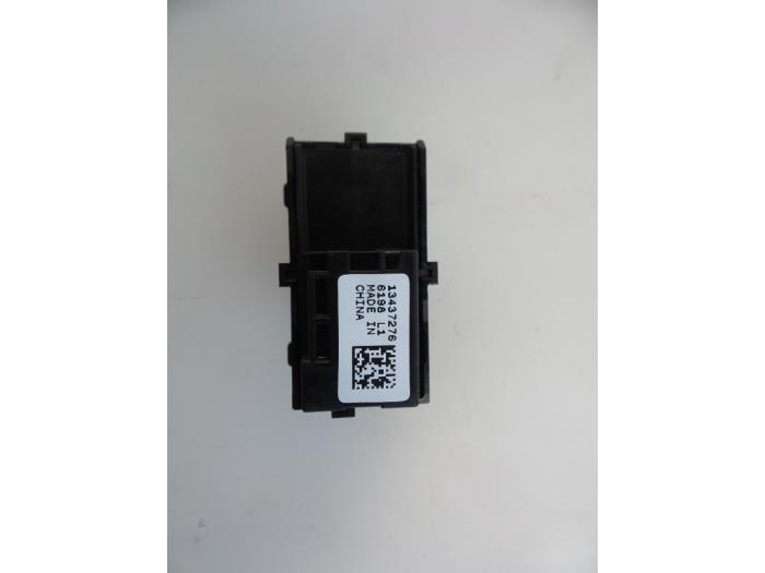 Central locking switch from a Opel Astra K Sports Tourer 1.6 CDTI 110 16V 2016