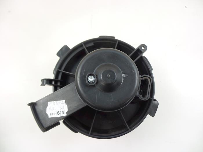 Heating and ventilation fan motor from a Peugeot 206+ (2L/M) 1.4 XS 2010
