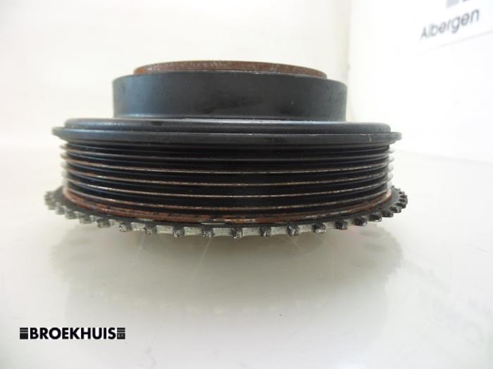 Crankshaft pulley from a Land Rover Discovery Sport (LC) 2.0 Si4 16V 2015