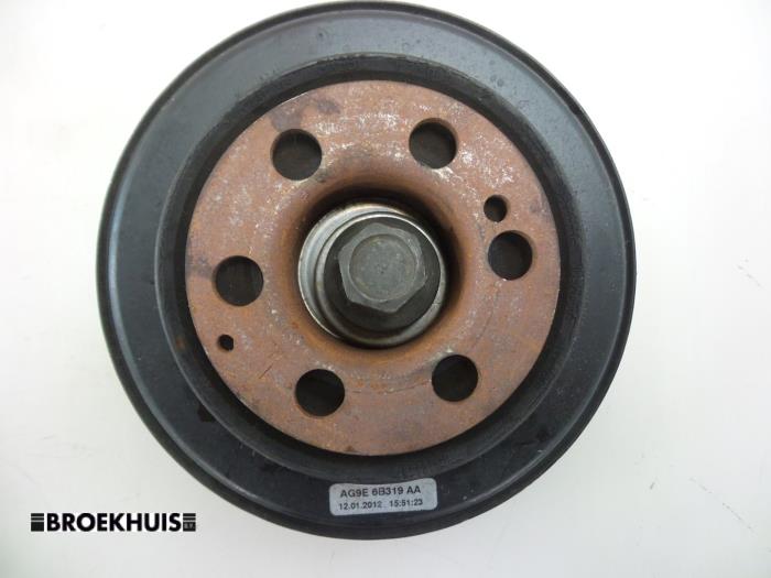 Crankshaft pulley from a Land Rover Discovery Sport (LC) 2.0 Si4 16V 2015