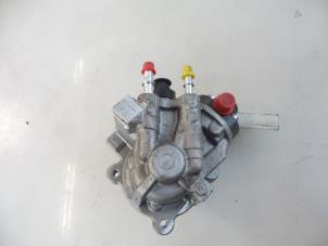 Used Mechanical fuel pump Peugeot 308 (L3/L8/LB/LH/LP) 1.6 BlueHDi 120 Price € 150,00 Margin scheme offered by Autobedrijf Broekhuis B.V.