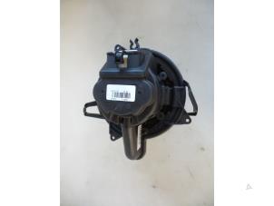 Used Heating and ventilation fan motor Renault Clio IV (5R) 1.5 Energy dCi 90 FAP Price € 50,00 Margin scheme offered by Autobedrijf Broekhuis B.V.
